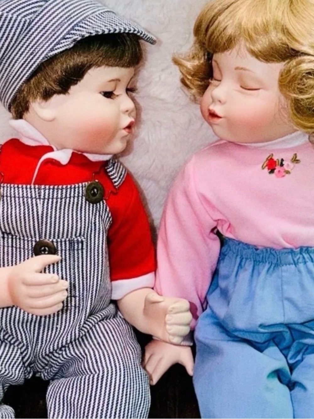 Aston Drake Kissing Dolls